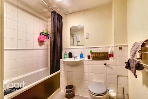 36 Albatross Close, London, E6 5NX