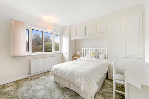 13 Moorfield Road, Chessington, KT9 1AU