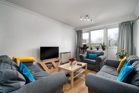 3 bedroom flat to rent, Goulden House, Battersea SW11