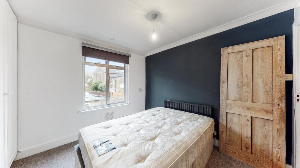 Rear double bedroom