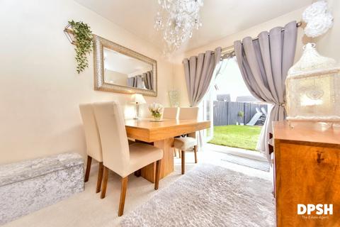 3 bedroom semi-detached house for sale, Woodside Court, Middleton, Leeds