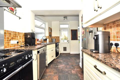 69 Chipstead Way, Woodmansterne, Banstead, SM7 3JJ