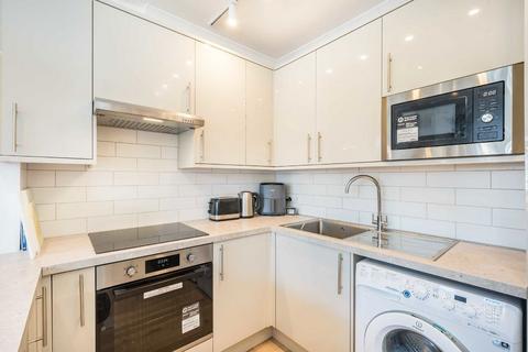 3 bedroom flat to rent, Salford Road, London SW2