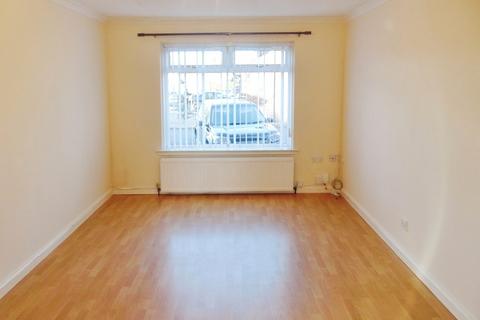 2 bedroom ground floor flat to rent, Kirkfield East, Livingston EH54