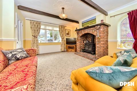 4 bedroom cottage for sale, Town Street, Gildersome, Leeds