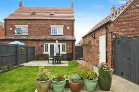 3 bedroom semi-detached house to rent, The Fields, Washingborough , Lincoln