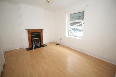 3 bedroom end of terrace house for sale, The Green, Ossett