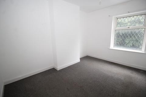 3 bedroom end of terrace house for sale, The Green, Ossett