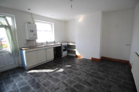 3 bedroom end of terrace house for sale, The Green, Ossett