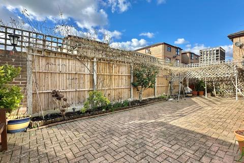 5 bedroom detached house for sale, Dewberry Gardens, London E6