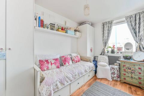 3 bedroom flat for sale, Maysoule Road, Battersea, London, SW11