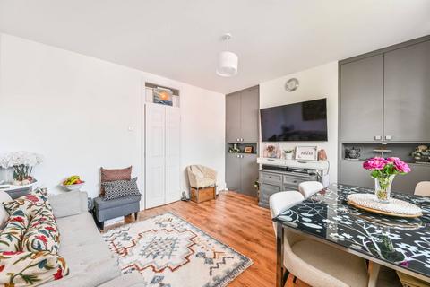 3 bedroom flat for sale, Maysoule Road, Battersea, London, SW11