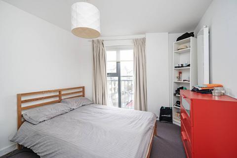 2 bedroom flat for sale, The Watergarden Apartments, Sceptre Road, Bethnal Green, London, E2