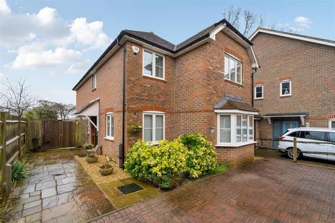 4 bedroom detached house for sale, Pine Close, Westergate