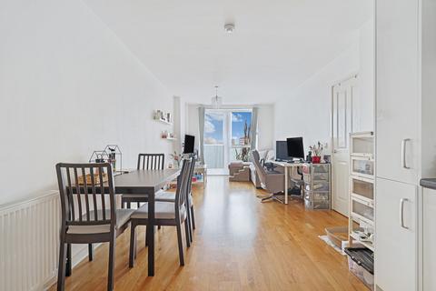 1 bedroom apartment for sale, Bathurst Square, London N15