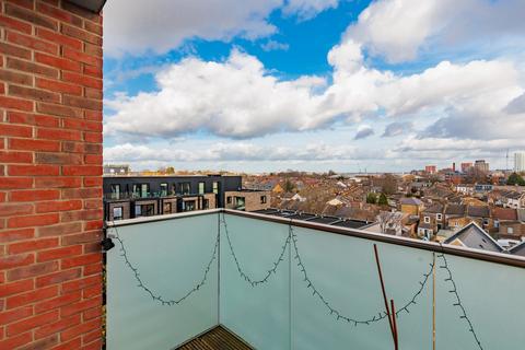 1 bedroom apartment for sale, Bathurst Square, London N15