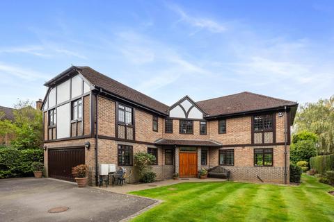 Drakes Close, Esher, Surrey, KT10