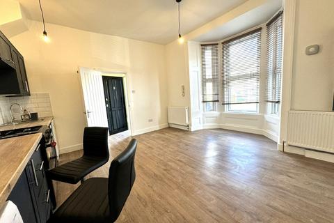 1 bedroom flat to rent, Oaklands Grove, London