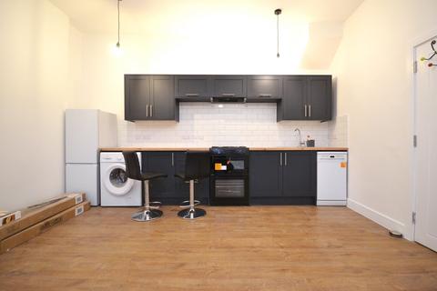 1 bedroom flat to rent, Oaklands Grove, London