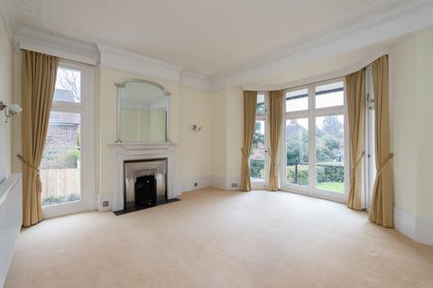 6 bedroom detached house to rent, Knoll Road, Dorking