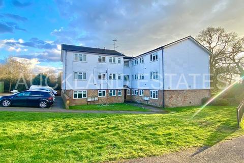 2 bedroom apartment to rent, Kimptons Mead, Potters Bar EN6