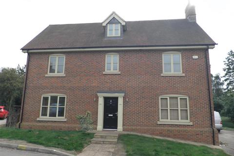 5 bedroom detached house to rent, Robinsbridge Road, Coggeshall, Colchester