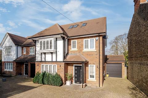 4 bedroom detached house for sale, Rosebery Road, Bushey WD23