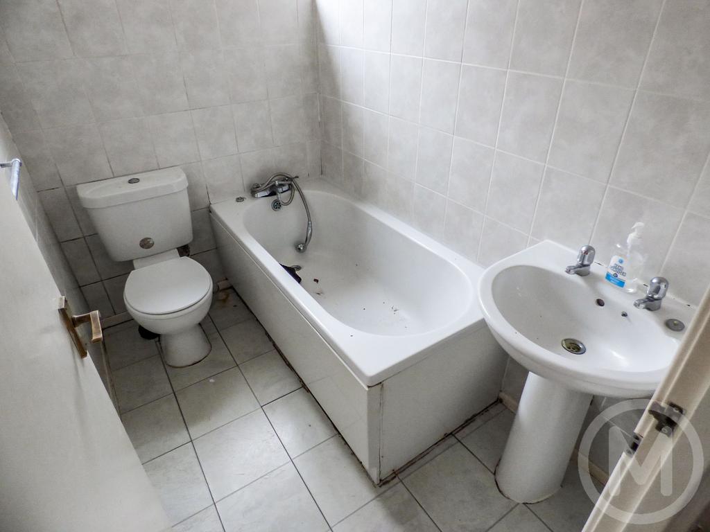 F4 235 whitegate (5).JPG