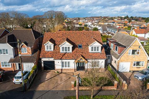 4 bedroom detached house for sale, Coombewood Drive, Benfleet, SS7