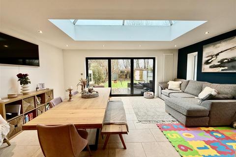 5 Stratton Road, Swindon, SN1 2PN