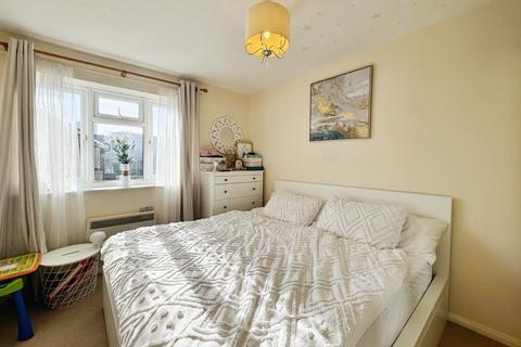 2 bedroom terraced house for sale, Magpie Close, Colindale