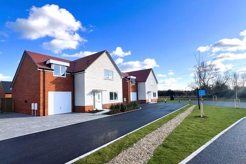 4 bedroom detached house for sale, Exbury Crescent, Cranleigh