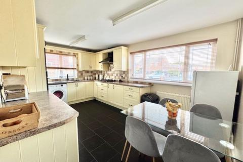 3 bedroom semi-detached house for sale, WAYSIDE CLOSE, HOLTON LE CLAY