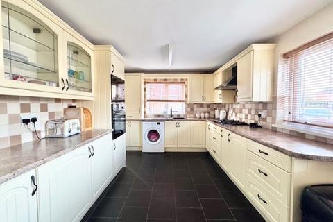 3 bedroom semi-detached house for sale, WAYSIDE CLOSE, HOLTON LE CLAY