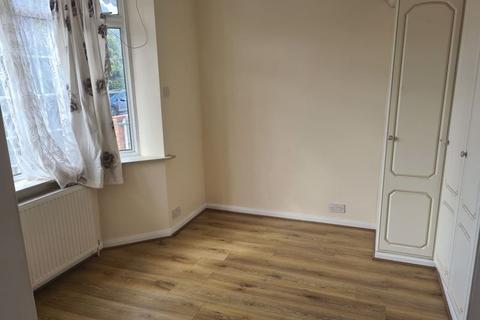 1 bedroom ground floor flat to rent, Marlborough Avenue, Edgware, Middlesex, HA8 8UH