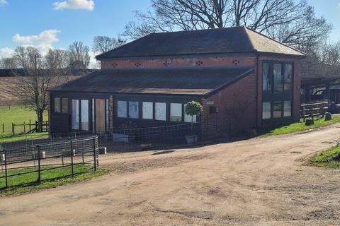 4 bedroom equestrian property to rent, Conigree Court, Newent, Gloucestershire