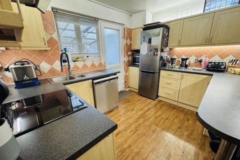 3 bedroom terraced house for sale, Castle Road, Northolt