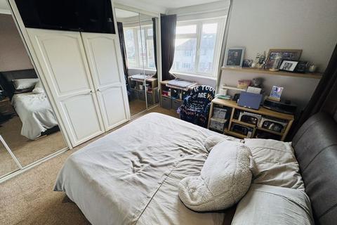 3 bedroom terraced house for sale, Castle Road, Northolt