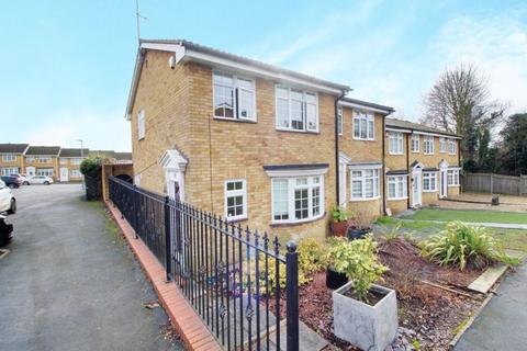 3 bedroom terraced house for sale, Smarts Green, Cheshunt EN7