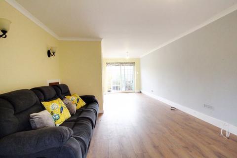 3 bedroom terraced house for sale, Smarts Green, Cheshunt EN7