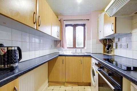 1 bedroom flat for sale, Victoria Close, Waltham Cross