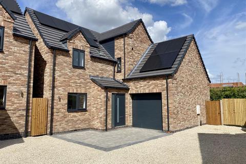 4 bedroom detached house for sale, Lutterworth Road, Burbage LE10