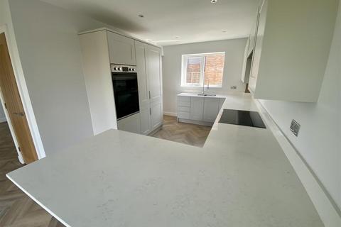 4 bedroom detached house for sale, Lutterworth Road, Burbage LE10