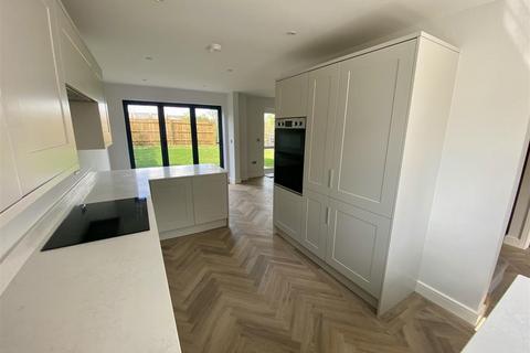 4 bedroom detached house for sale, Lutterworth Road, Burbage LE10