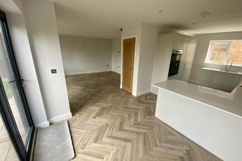 4 bedroom detached house for sale, Lutterworth Road, Burbage LE10