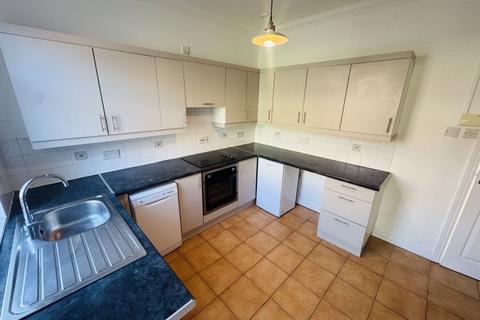 2 bedroom terraced house to rent, Beverley Road, Heaton