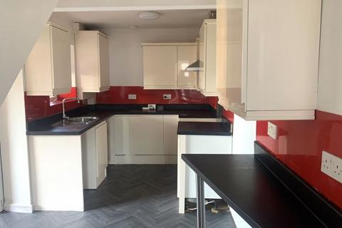 4 bedroom semi-detached house to rent, 18 Elm Grove, Atherstone