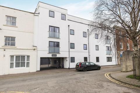 2 bedroom apartment to rent, Warwick Apartments, Warwick Place, GL52