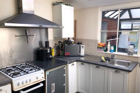 1 bedroom in a house share to rent, Gladys Avenue