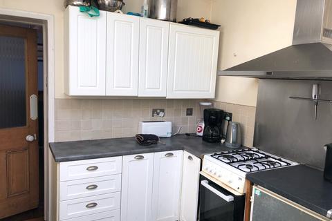 1 bedroom in a house share to rent, Gladys Avenue